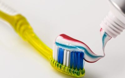 ¿Cómo debemos cepillarnos los dientes?